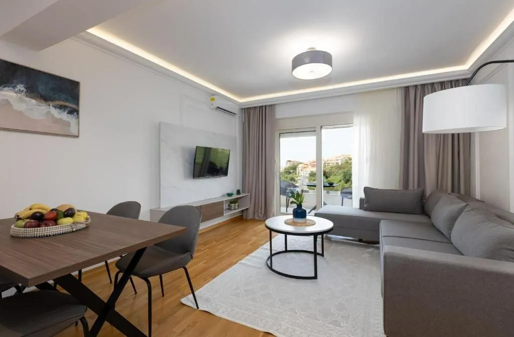 Izdavanje, jednosoban stan, 51m², Bečići, Budva