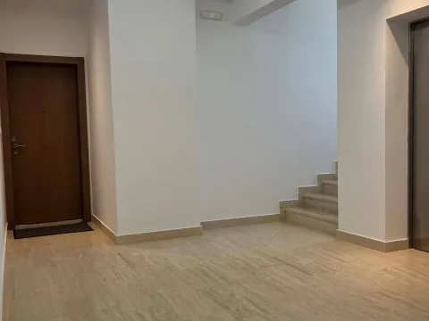 Prodaja, četvorosoban stan, 155m², Gorica C, Podgorica - image 9