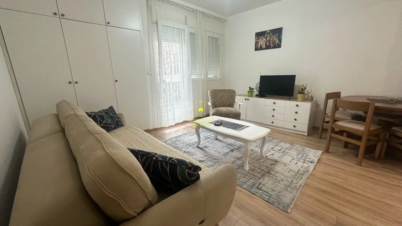 Izdavanje, jednosoban stan, 40m², Stari Aerodrom, Podgorica