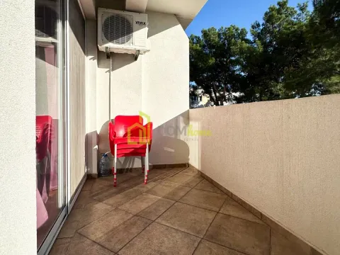 Rent, two bedroom apartment, 75m², Tivat, Crna Gora - image 8