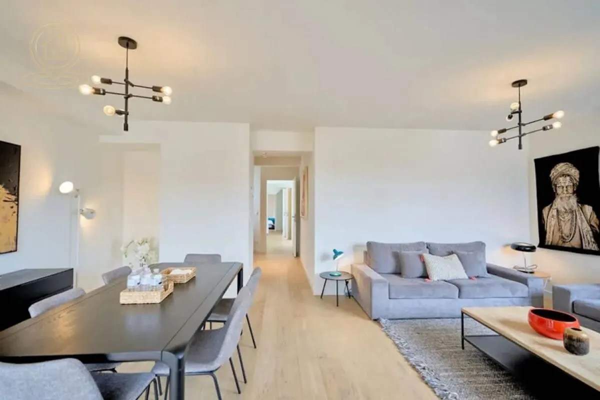 Izdavanje, trosoban stan, 85m², Savski Venac, Beograd