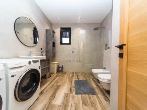 Izdavanje, kuća, 190m², Tološi, Podgorica - image 20