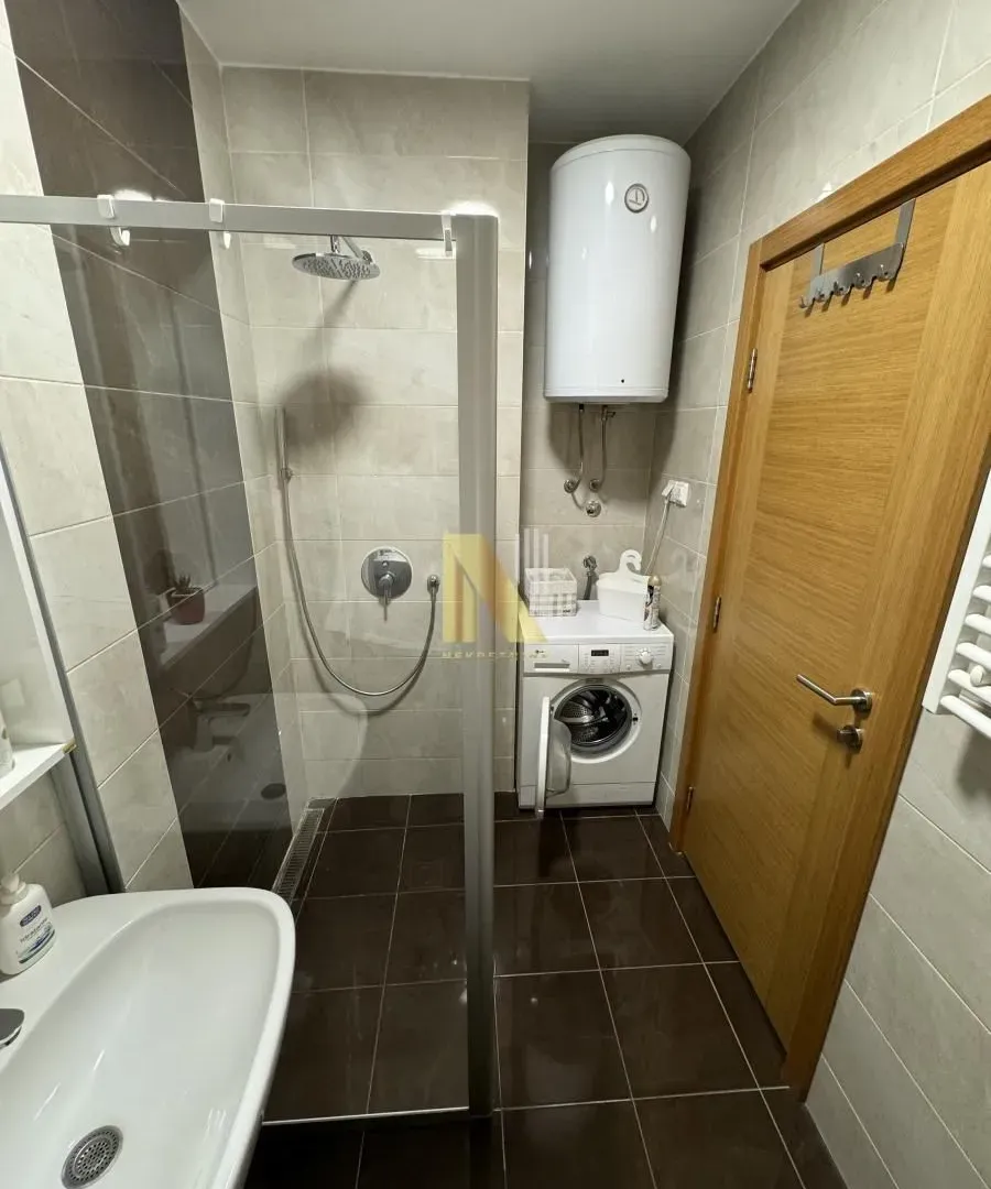 Izdavanje, dvosoban stan, 44m², Centar, Novi Sad