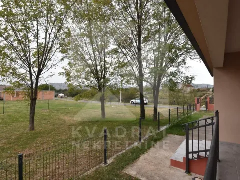 Izdavanje, kuća, 118m², Cijevna, Podgorica - image 15