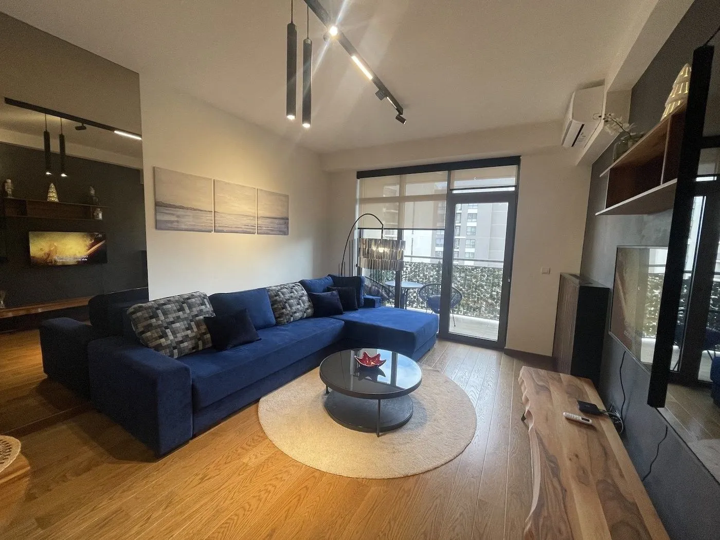 Izdavanje, dvosoban stan, 55m², Savski Venac, Beograd