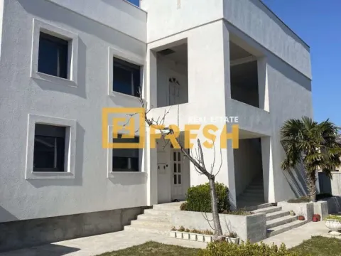 Sale, house, 340m², Zlatica, Podgorica - image 2