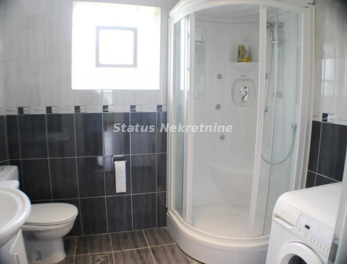 Prodaja, kuća, 220m², Ledinci, Petrovaradin