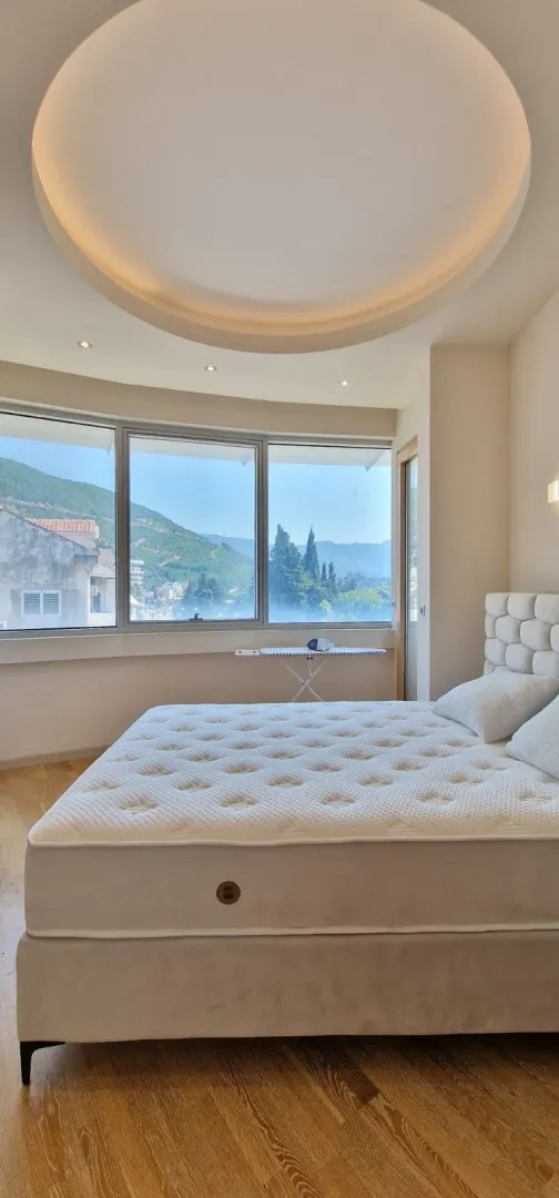 Izdavanje, dvosoban stan, 112m², Budva, Crna Gora