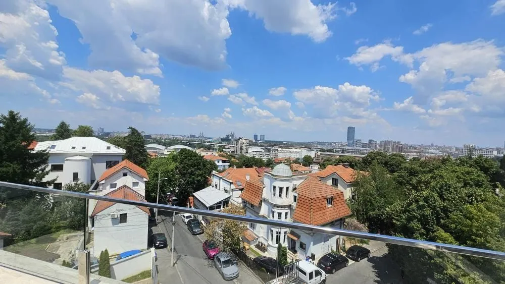 Izdavanje, četvorosoban stan, 157m², Savski Venac, Beograd