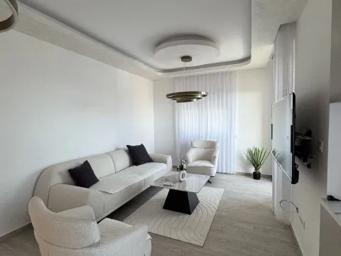 Sale, two bedroom apartment, 74m², Bečići, Budva