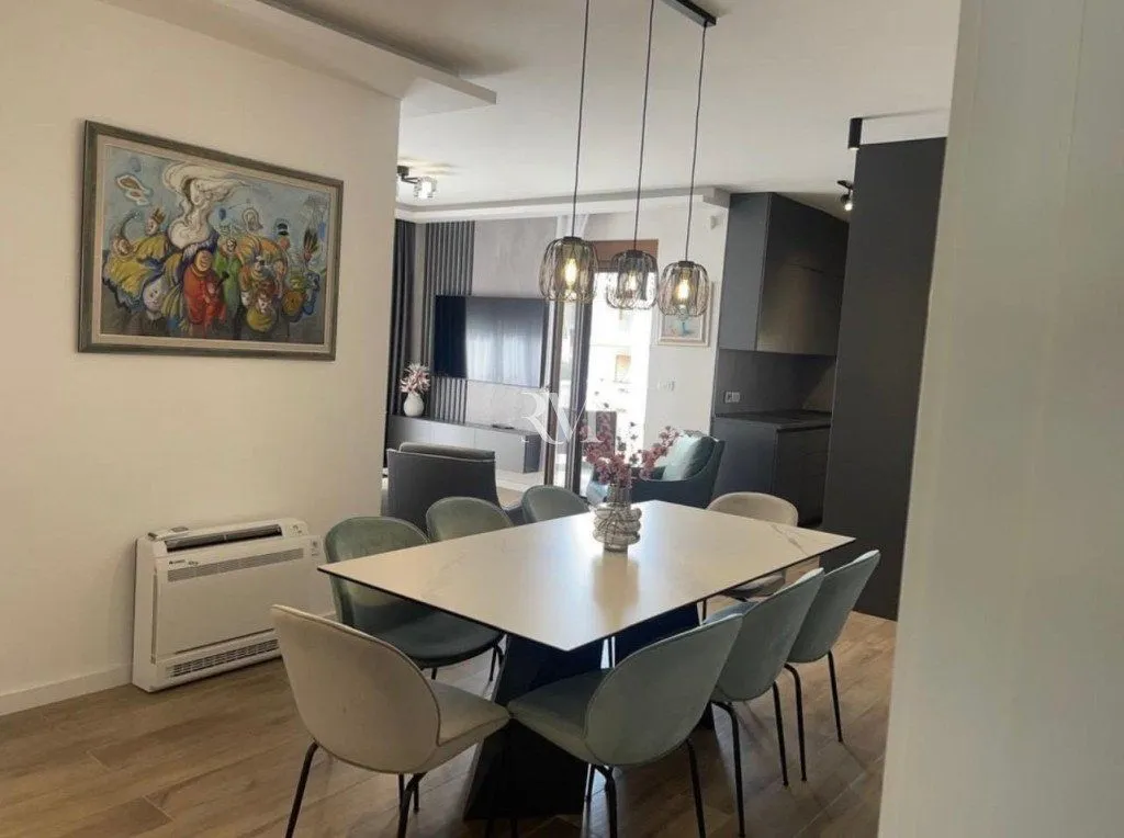 Prodaja, trosoban stan, 98m², Dobrota, Kotor