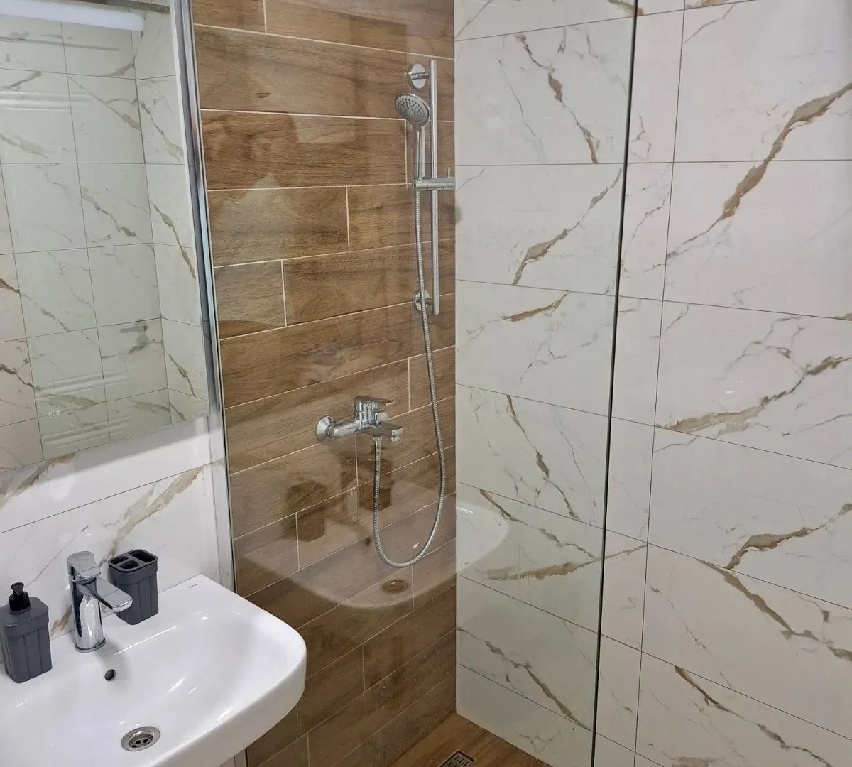 Izdavanje, jednosoban stan, 43m², Ilino, Bar
