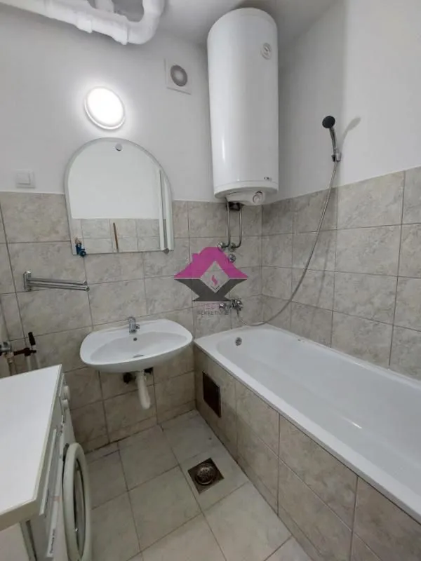 Izdavanje, trosoban stan, 68m², Poštanska Štedionica, Palilula Sve Podlokacije