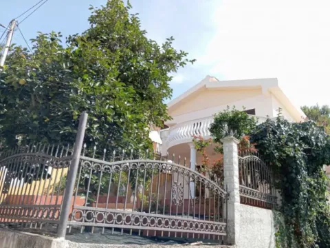 Sale, house, 110m², Utjeha, Bar