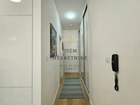 Izdavanje, garsonjera, 34m², Soho City, Bar - image 9