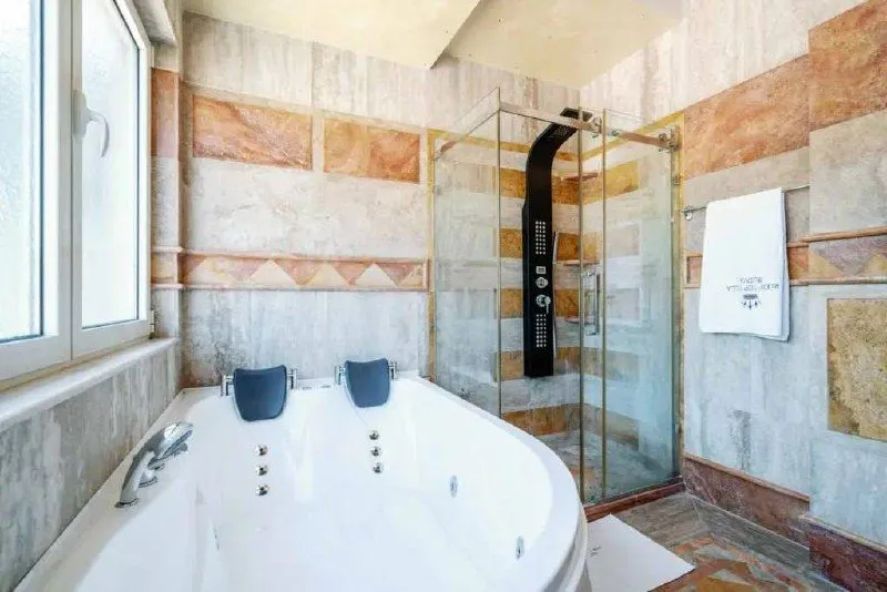 Sale, three bedroom apartment, 200m², Podkošljun, Budva