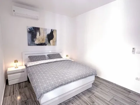 Prodaja, stan, 55m², Tivat, Crna Gora - image 6