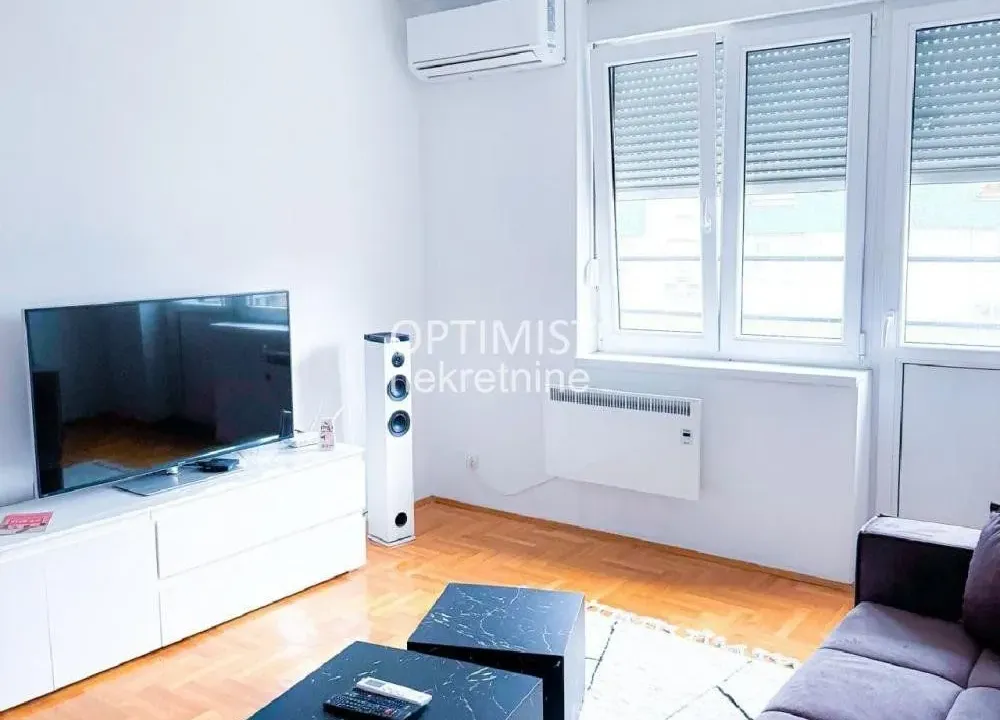 Rent, two bedroom apartment, 59m², Južni Bulevar, Vračar Sve Podlokacije