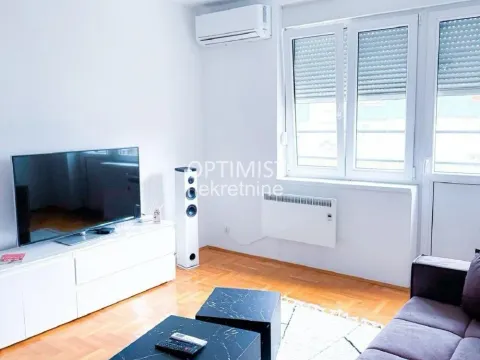 Stan in Južni Bulevar