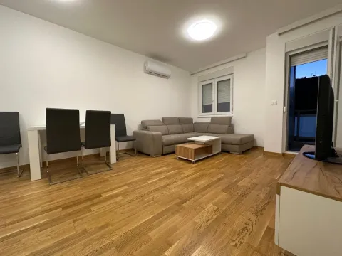 Izdavanje, dvosoban stan, 64m², City Kej, Podgorica - image 2