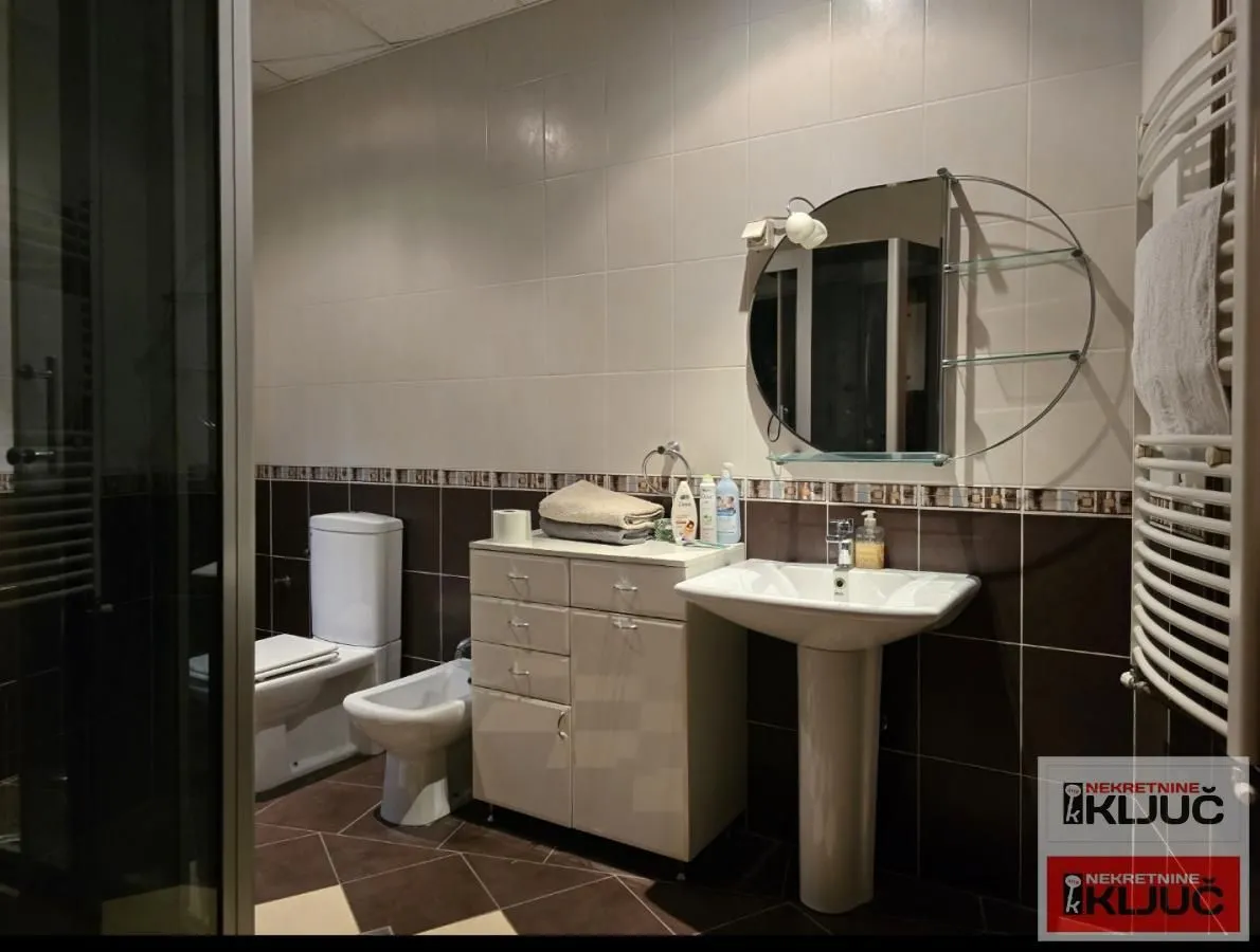 Izdavanje, kuća, 250m², Sajmište, Novi Sad