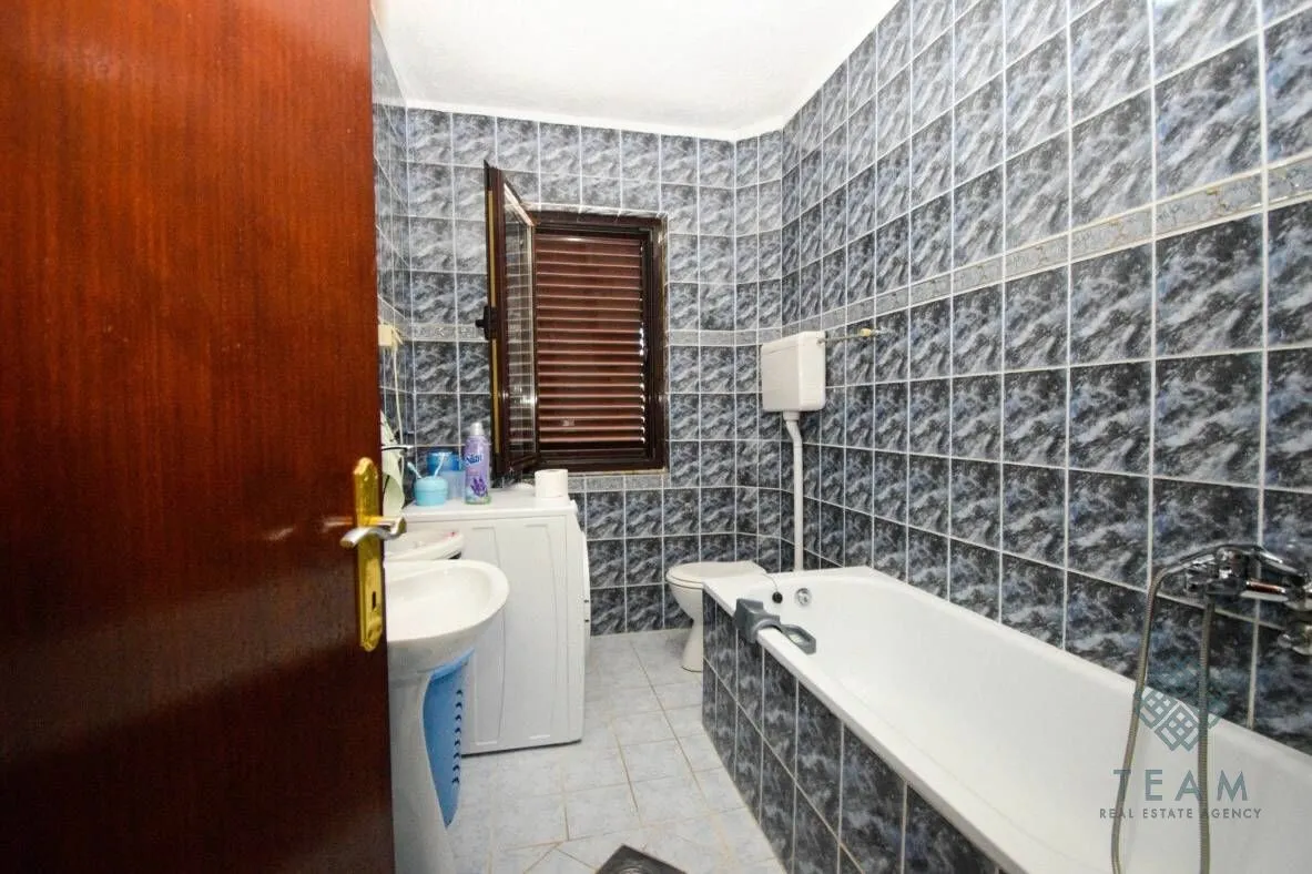 Prodaja, kuća, 300m², Stari Aerodrom, Podgorica