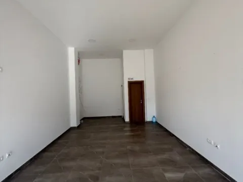 Izdavanje, poslovni prostor, 37m², Stari Aerodrom, Podgorica - image 2