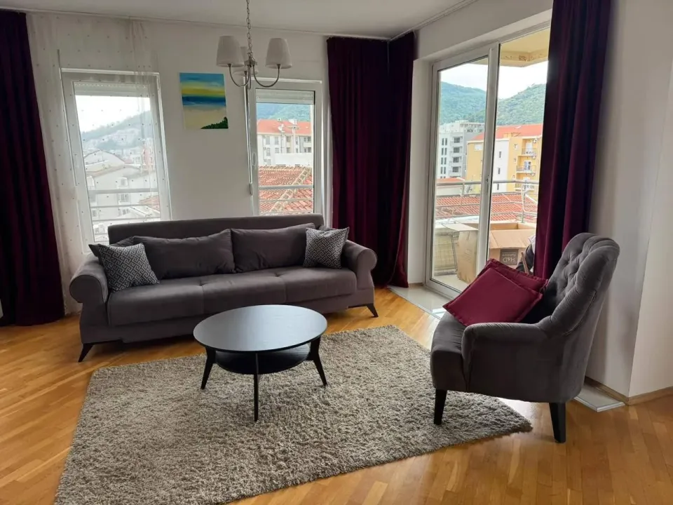 Rent, one bedroom apartment, 60m², Centar, Budva