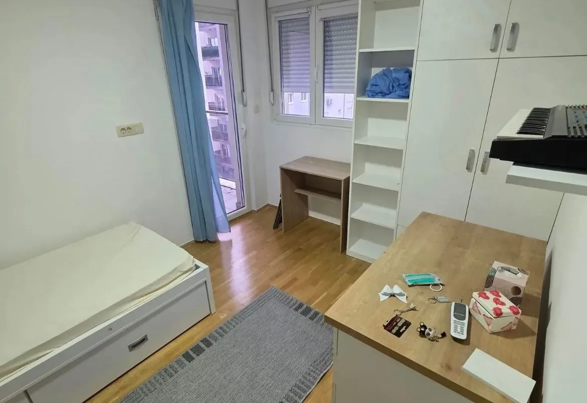 Izdavanje, jednosoban stan, 72m², Blok 9, Podgorica