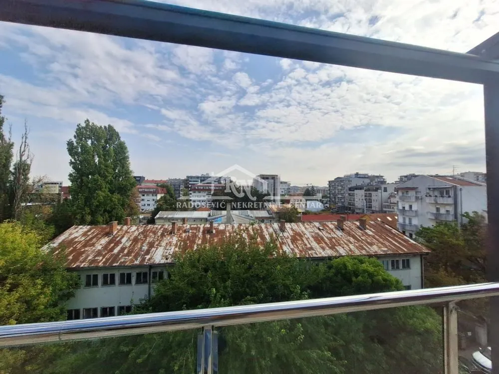 Pogled na grad sa terase.