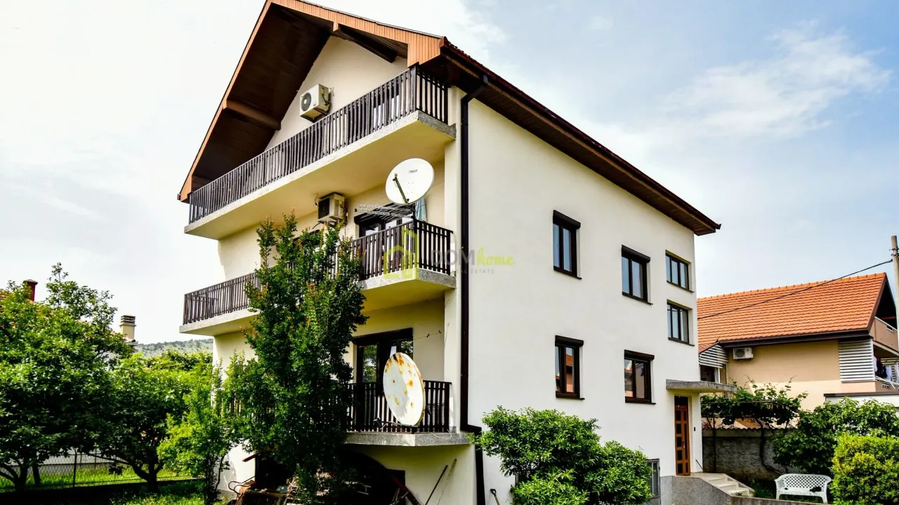 Sale, house, 370m², Tološi, Podgorica