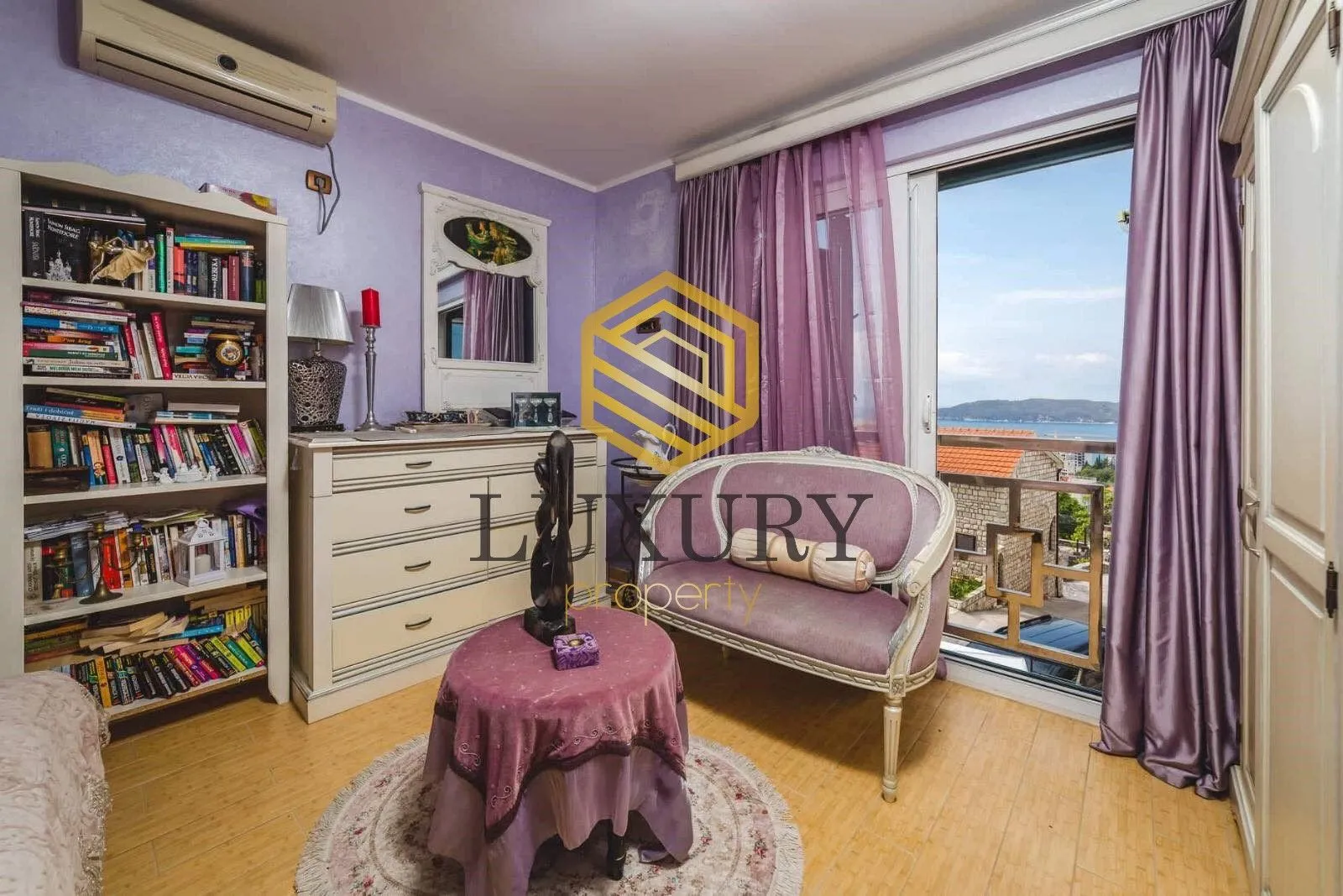 Izdavanje, kuća, 230m², Bečići, Budva