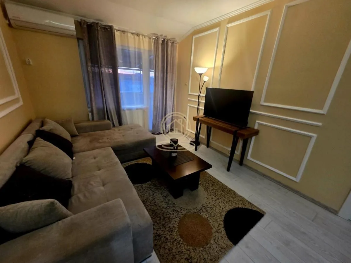 Izdavanje, jednosoban stan, 50m², Centar, Novi Sad