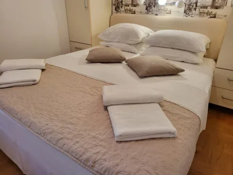 Rent, one bedroom apartment, 50m², Petrovac, Budva - image 25