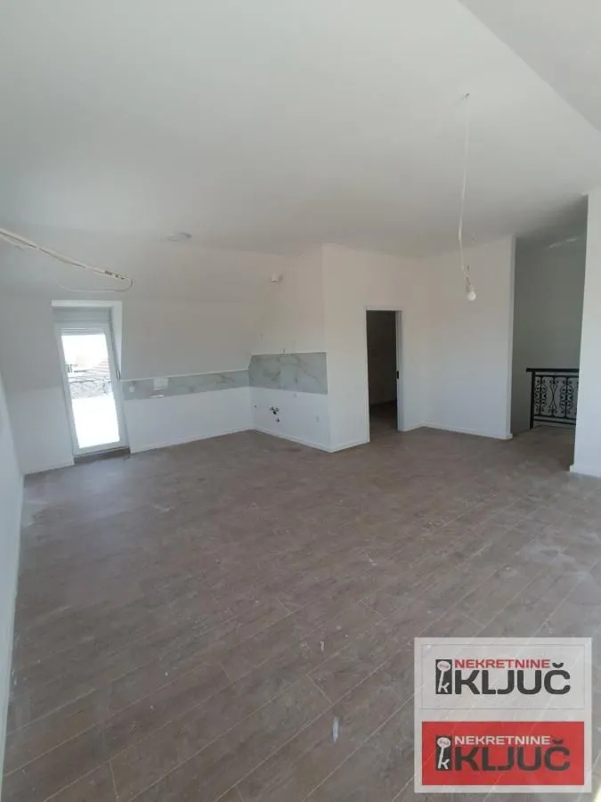 Prodaja, trosoban stan, 79m², Veternik, Novi Sad Sve Podlokacije