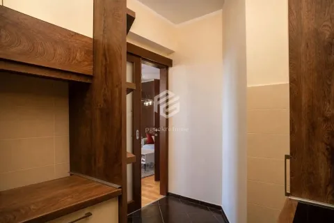 Rent, three bedroom apartment, 140m², Krivi Most, Podgorica - image 18