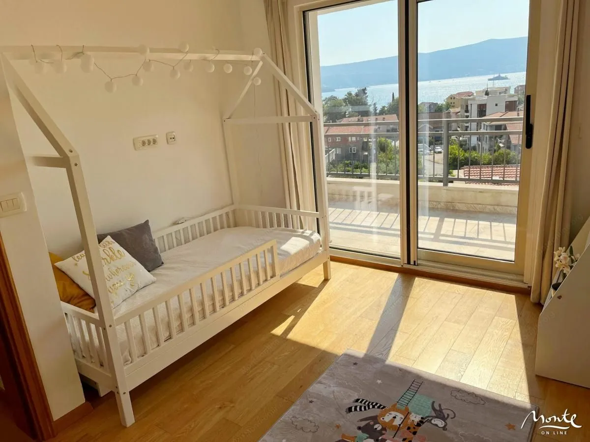 Prodaja, trosoban stan, 99m², Tivat, Crna Gora