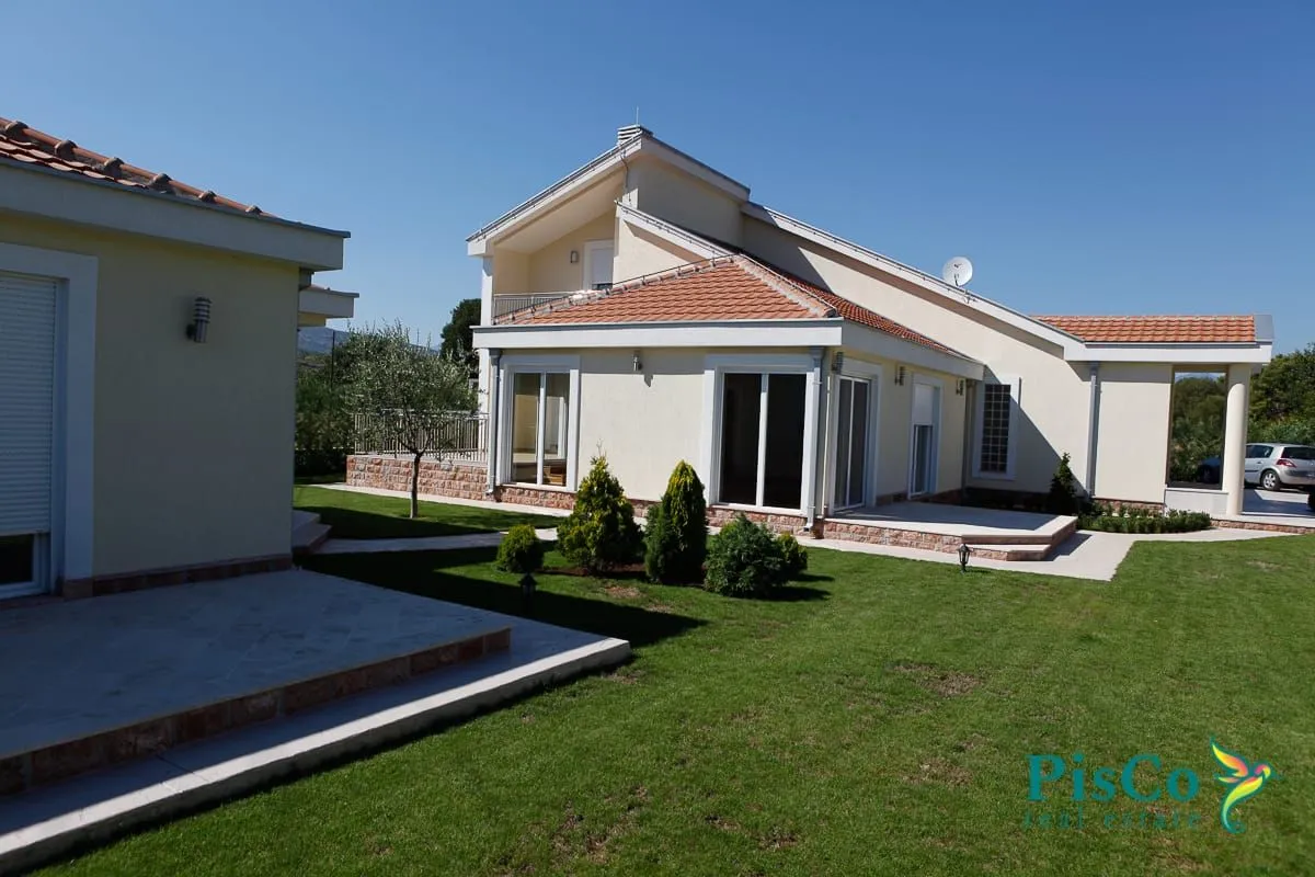 Prodaja, kuća, 254m², Donji Kokoti, Podgorica