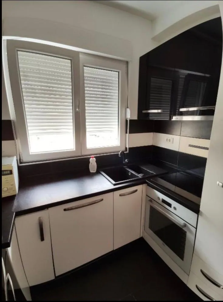 Izdavanje, trosoban stan, 96m², Stari Aerodrom, Podgorica