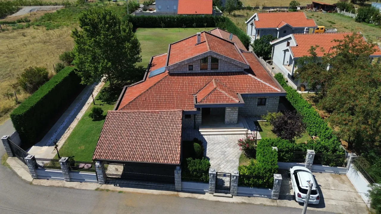 Sale, house, 365m², Donji Kokoti, Podgorica