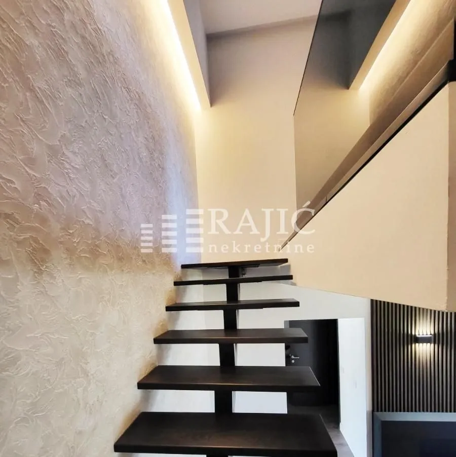 Prodaja, stan, 198m², Kalenić Pijaca, Vračar Sve Podlokacije