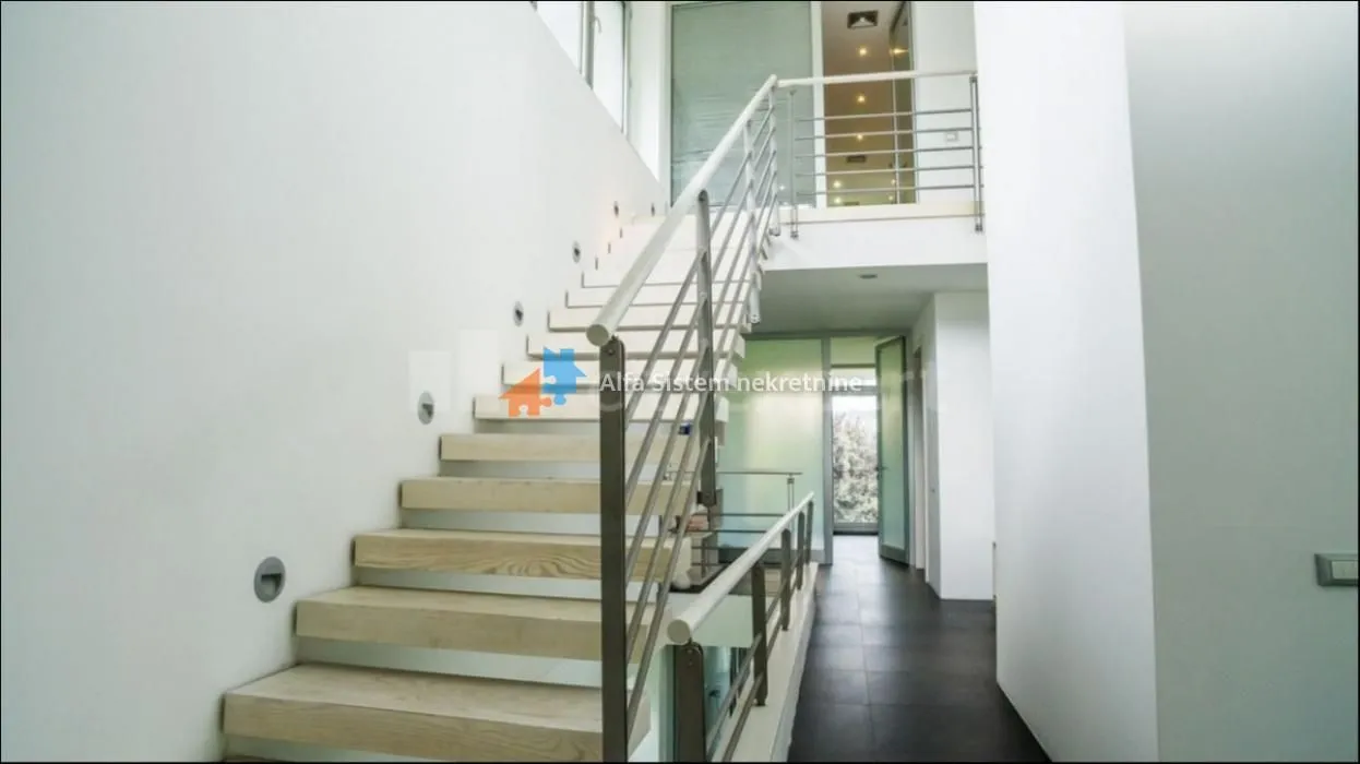 Izdavanje, kuća, 560m², Veliki Mokri Lug, Zvezdara Sve Podlokacije