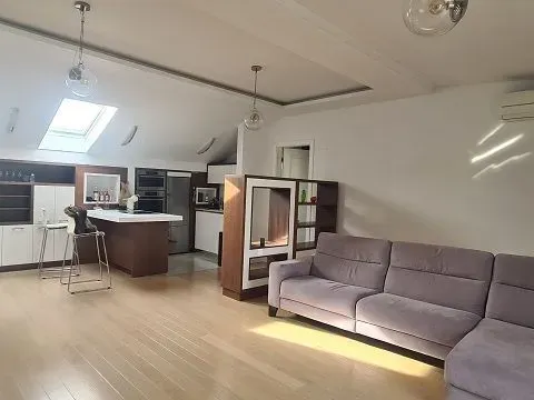 Stan in Vračar Hram