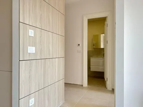 Izdavanje, jednosoban stan, 52m², Centar, Tivat - image 6