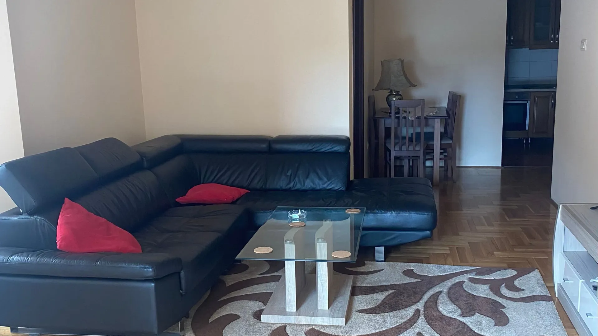 Izdavanje, dvosoban stan, 63m², Kruševac, Podgorica