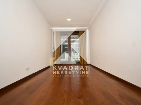 Izdavanje, četvorosoban stan, 230m², Kruševac, Podgorica - image 19