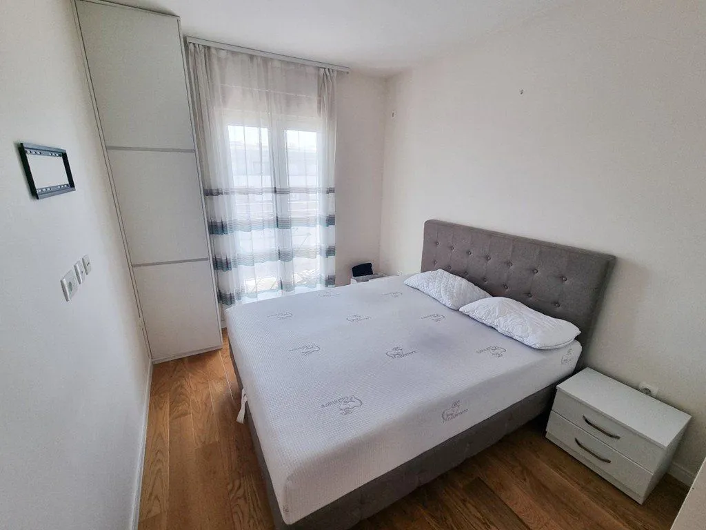 Izdavanje, jednosoban stan, 50m², Central Point, Podgorica