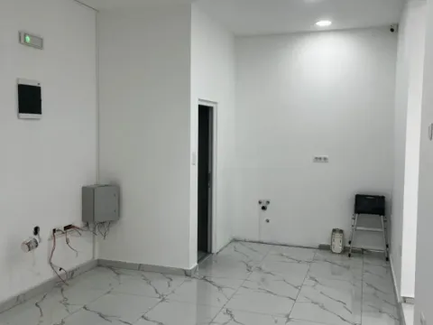 Izdavanje, poslovni prostor, 96m², Stari Aerodrom, Podgorica - image 5