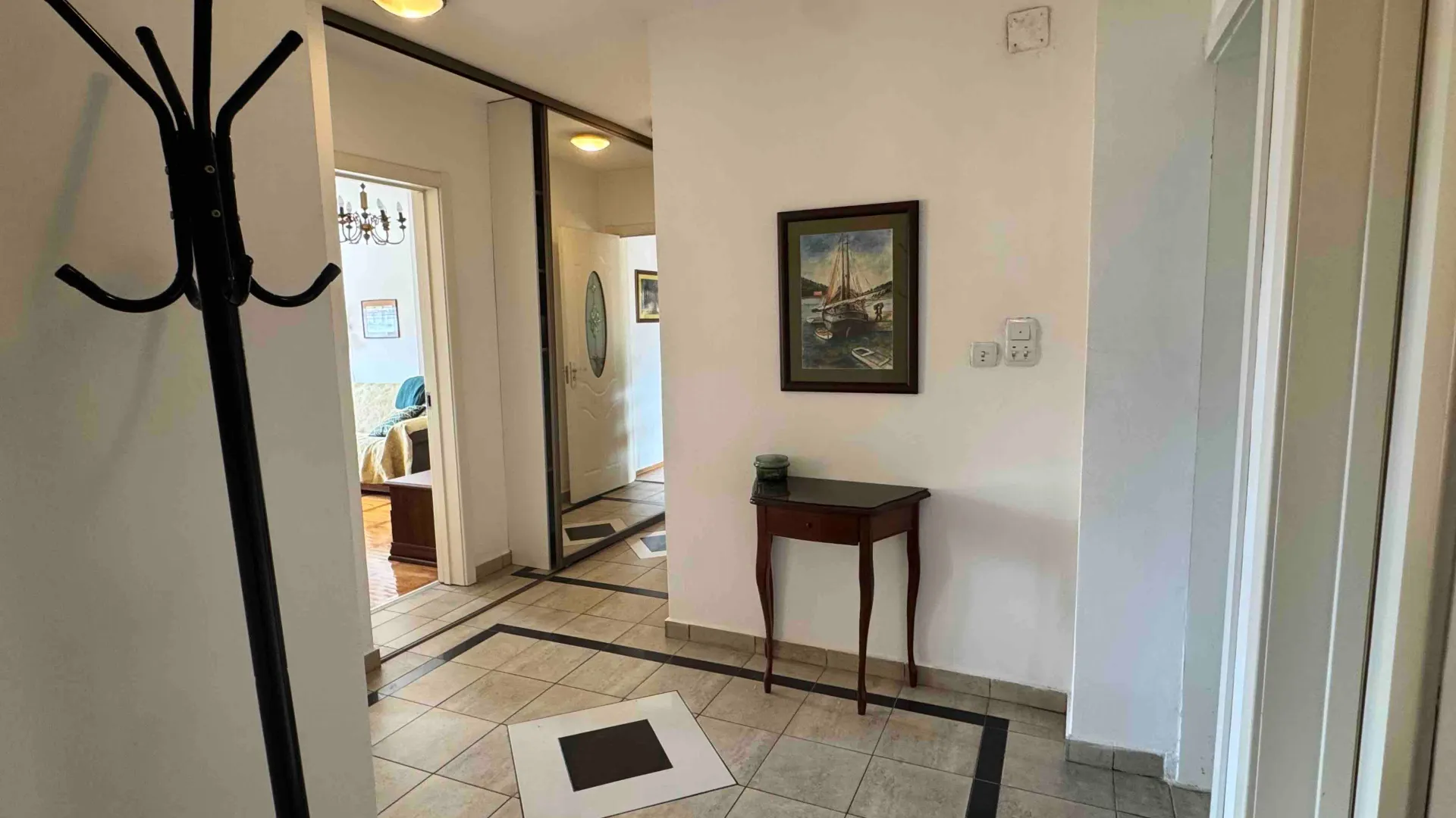 Rent, one bedroom apartment, 75m², Centar, Tivat
