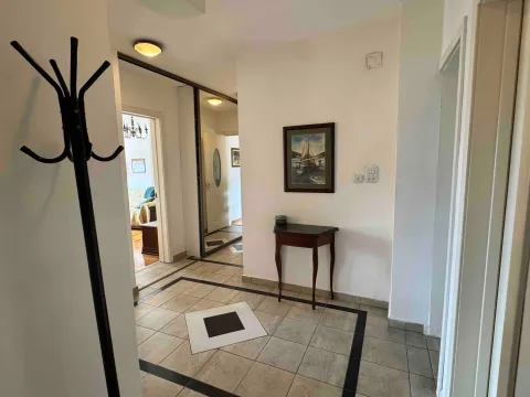 Izdavanje, jednosoban stan, 75m², Centar, Tivat - image 7